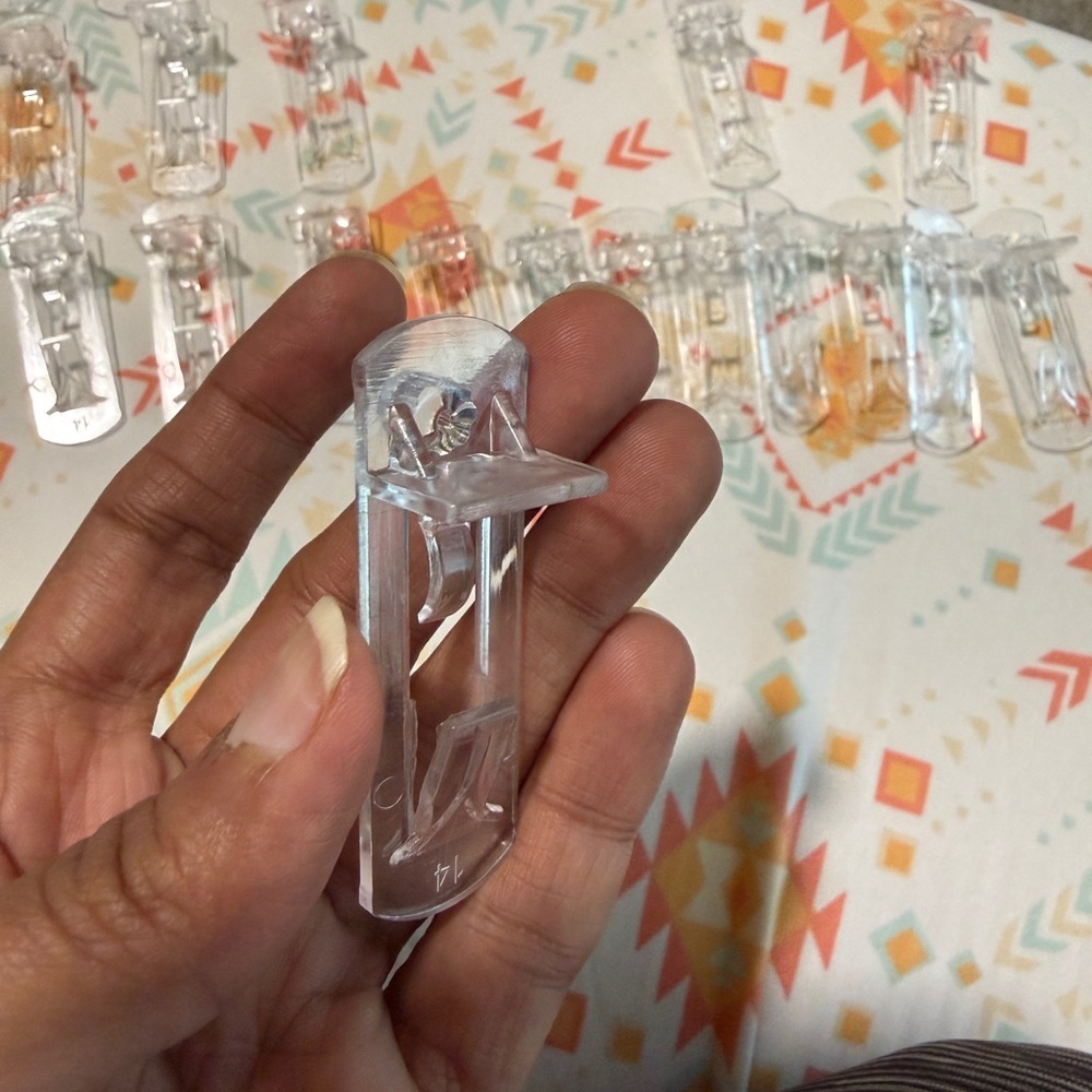 20 pc Plastic shelf Clips